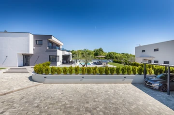 Villa with Saltwater Pool in Juršići