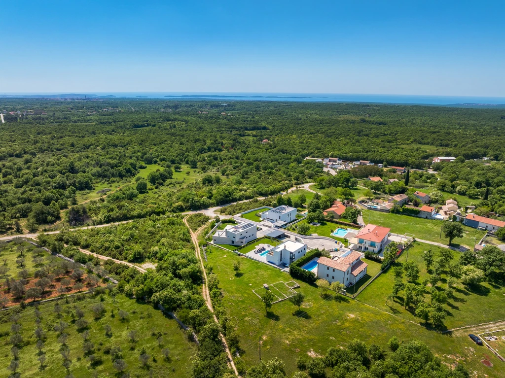 Villa with Saltwater Pool in Juršići