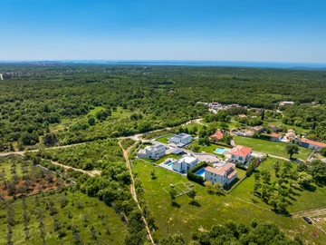 Villa with Saltwater Pool in Juršići