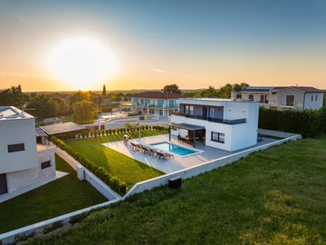 Villa with Saltwater Pool in Juršići