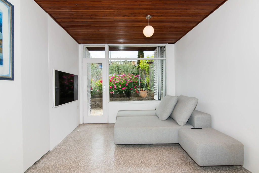 Crveni Vrh House for 4 with Private Beach Access