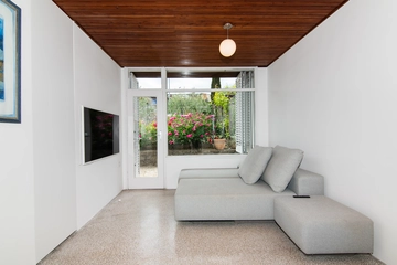 Crveni Vrh House for 4 with Private Beach Access