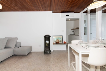 Crveni Vrh House for 4 with Private Beach Access