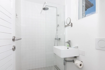 Crveni Vrh House for 4 with Private Beach Access