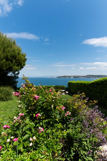 Crveni Vrh House for 4 with Private Beach Access