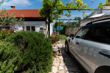 Crveni Vrh House for 4 with Private Beach Access