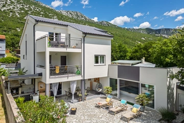 4-Bedroom Villa in Tribalj for Up to 8 Guests