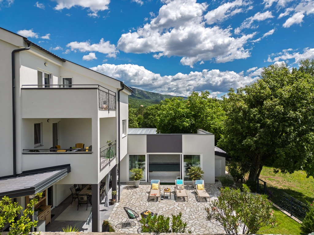4-Bedroom Villa in Tribalj for Up to 8 Guests