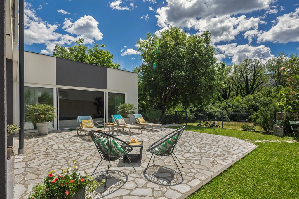 4-Bedroom Villa in Tribalj for Up to 8 Guests