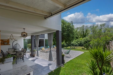 4-Bedroom Villa in Tribalj for Up to 8 Guests