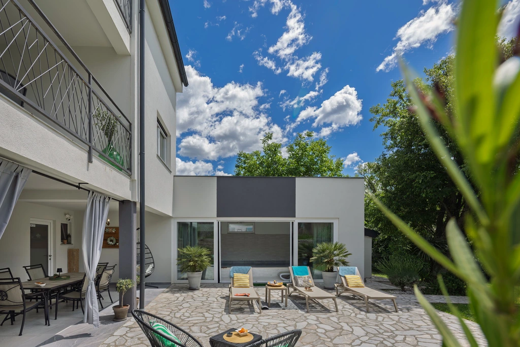 4-Bedroom Villa in Tribalj for Up to 8 Guests