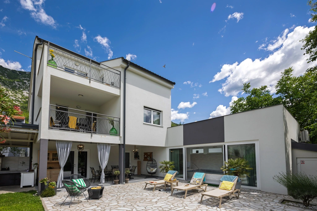 4-Bedroom Villa in Tribalj for Up to 8 Guests