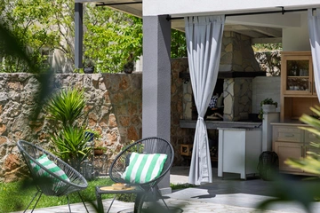 4-Bedroom Villa in Tribalj for Up to 8 Guests