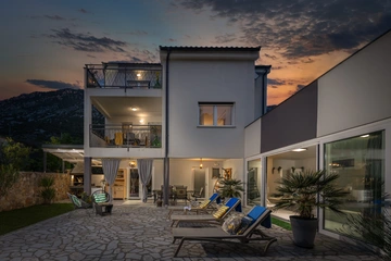 4-Bedroom Villa in Tribalj for Up to 8 Guests