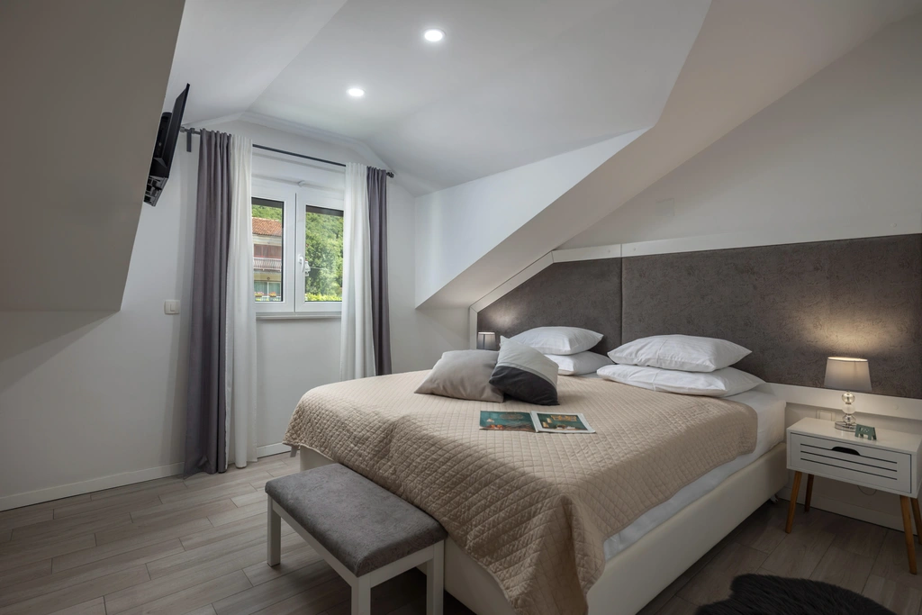 4-Bedroom Villa in Tribalj for Up to 8 Guests