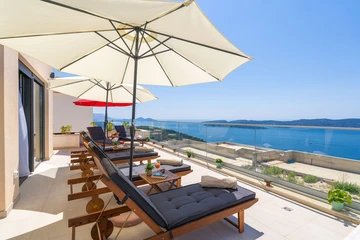 5-Bedroom Villa in Orasac for Up to 10 Guests