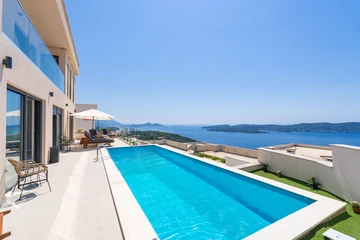 5-Bedroom Villa in Orasac for Up to 10 Guests