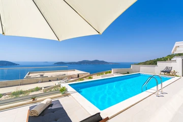 5-Bedroom Villa in Orasac for Up to 10 Guests