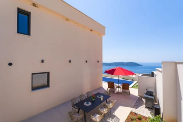 5-Bedroom Villa in Orasac for Up to 10 Guests