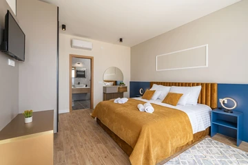 5-Bedroom Villa in Orasac for Up to 10 Guests