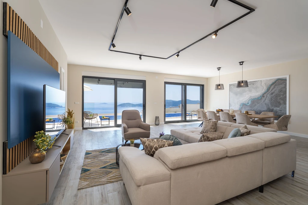 5-Bedroom Villa in Orasac for Up to 10 Guests