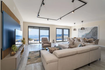 5-Bedroom Villa in Orasac for Up to 10 Guests