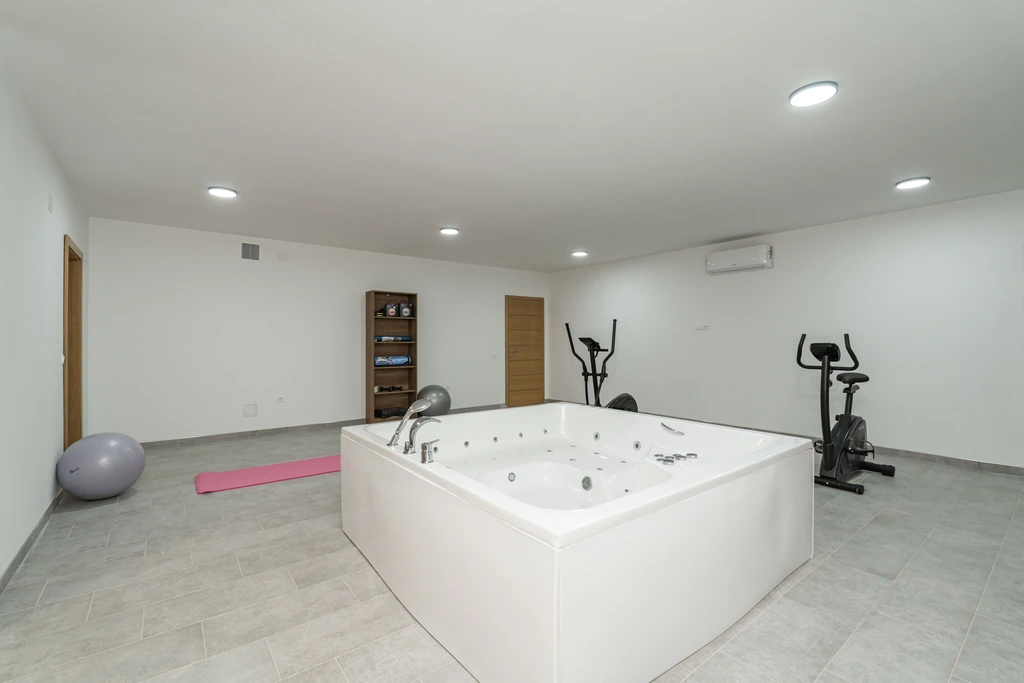 5-Bedroom Villa in Orasac for Up to 10 Guests