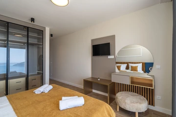 5-Bedroom Villa in Orasac for Up to 10 Guests