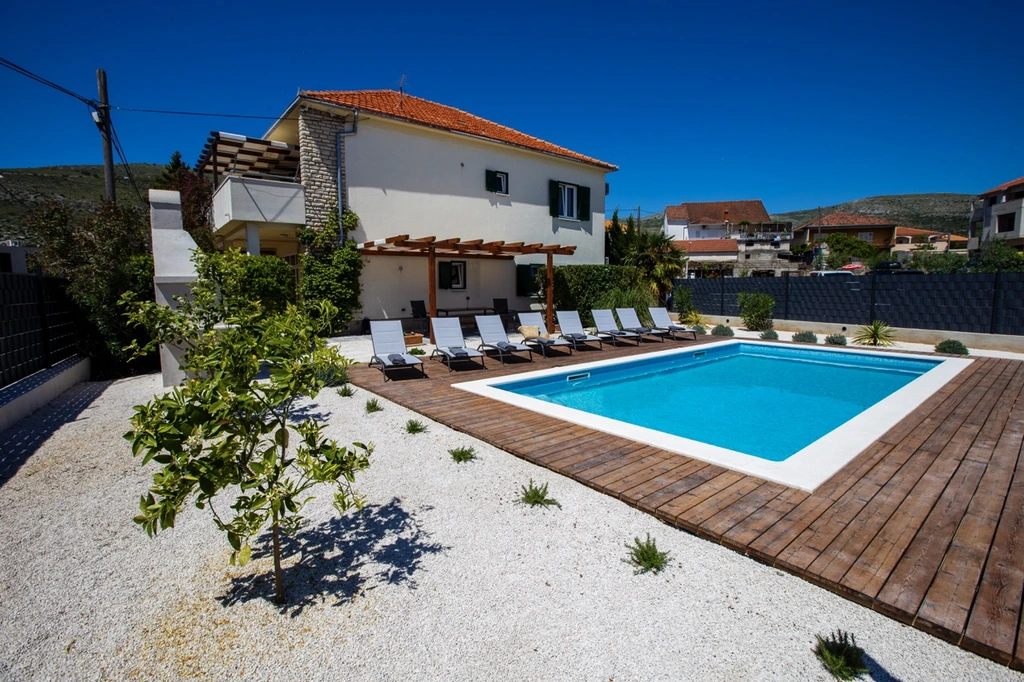4-Bedroom Villa in Seget Donji for 8 Guests