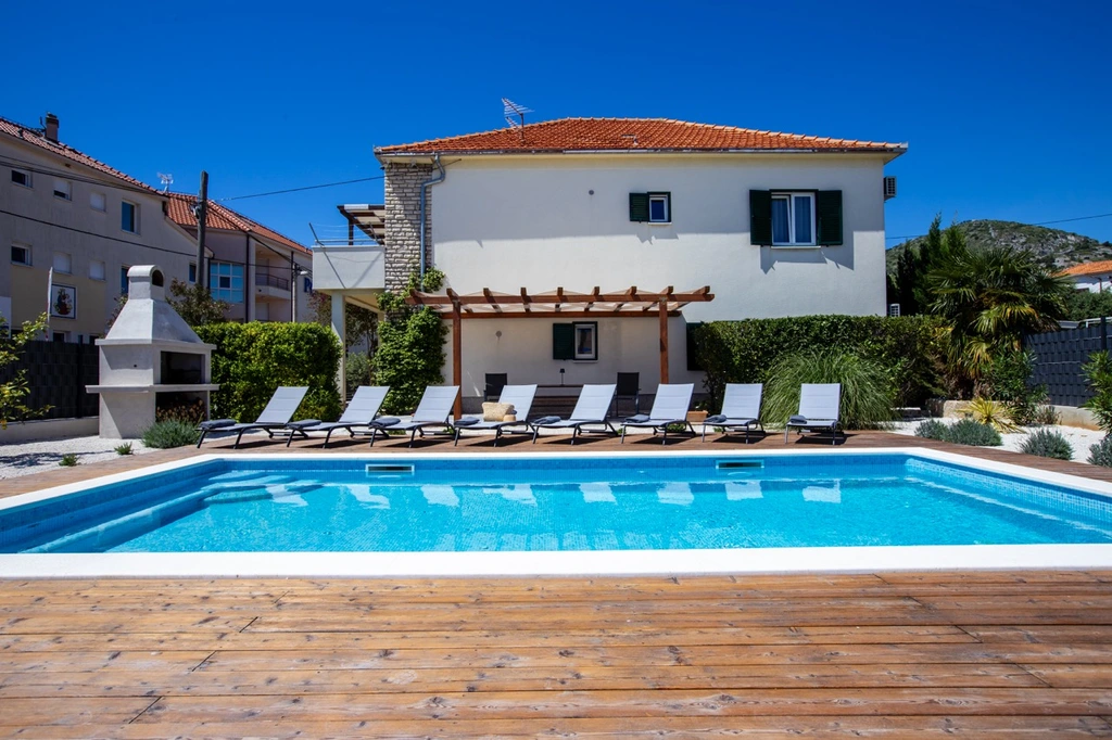 4-Bedroom Villa in Seget Donji for 8 Guests