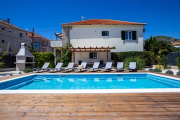 4-Bedroom Villa in Seget Donji for 8 Guests