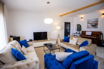 4-Bedroom Villa in Seget Donji for 8 Guests