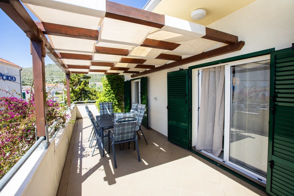 4-Bedroom Villa in Seget Donji for 8 Guests