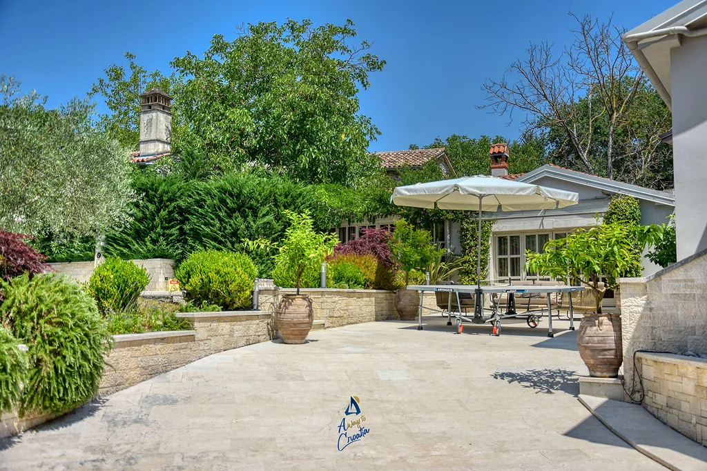 Jakomići Villa for 10 Guests with Private Pool