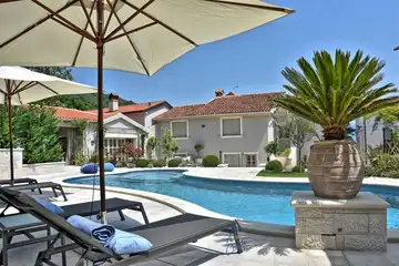 Jakomići Villa for 10 Guests with Private Pool