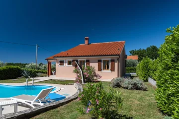 2-Bedroom Villa with Private Heated Pool in Višnjan