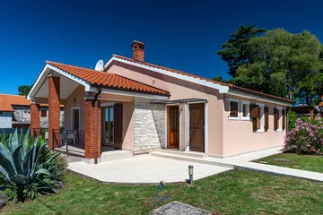 2-Bedroom Villa with Private Heated Pool in Višnjan