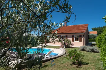 2-Bedroom Villa with Private Heated Pool in Višnjan