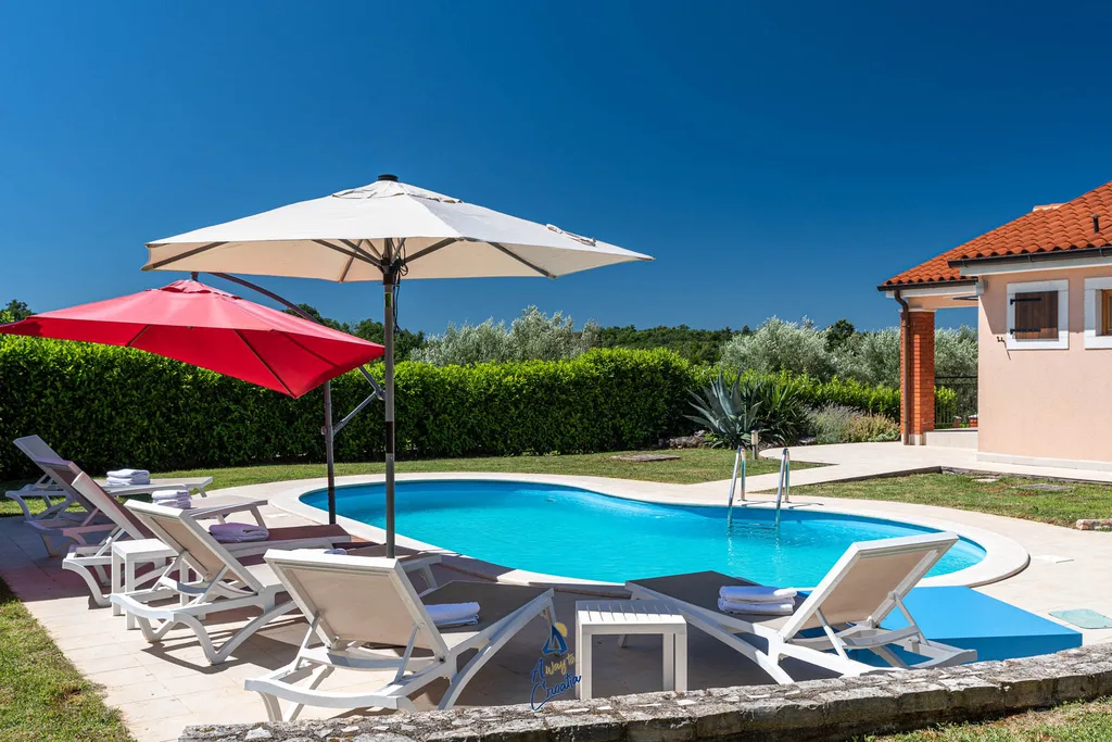 2-Bedroom Villa with Private Heated Pool in Višnjan