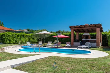 2-Bedroom Villa with Private Heated Pool in Višnjan