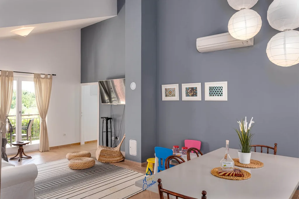 2-Bedroom Villa with Private Heated Pool in Višnjan