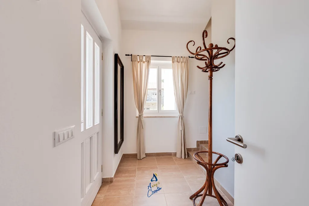 2-Bedroom Villa with Private Heated Pool in Višnjan