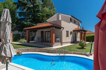 3-Bedroom Villa in Višnjan with Private Heated Pool
