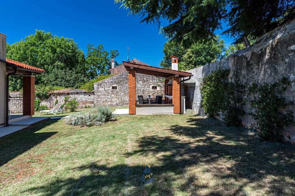 3-Bedroom Villa in Višnjan with Private Heated Pool