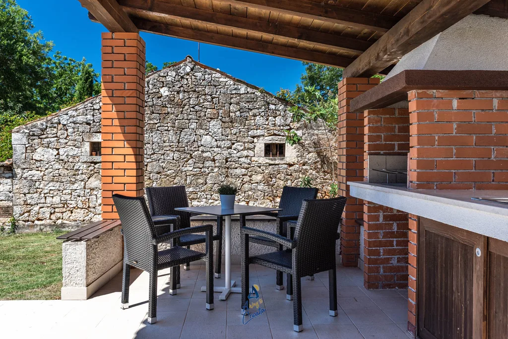 3-Bedroom Villa in Višnjan with Private Heated Pool