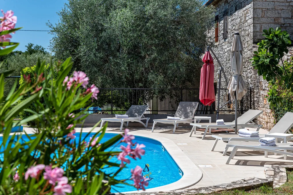 3-Bedroom Villa in Višnjan with Private Heated Pool