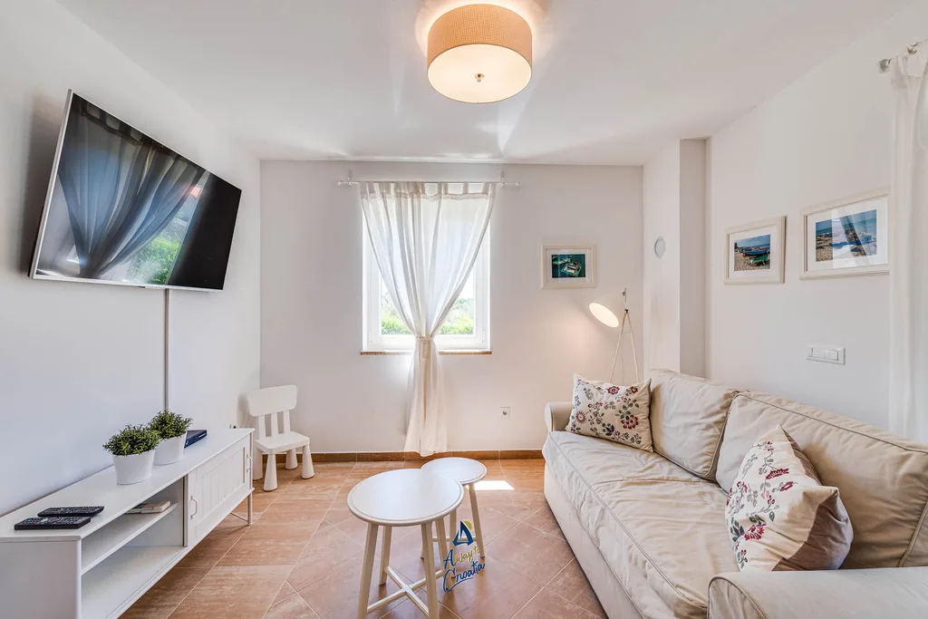 3-Bedroom Villa in Višnjan with Private Heated Pool