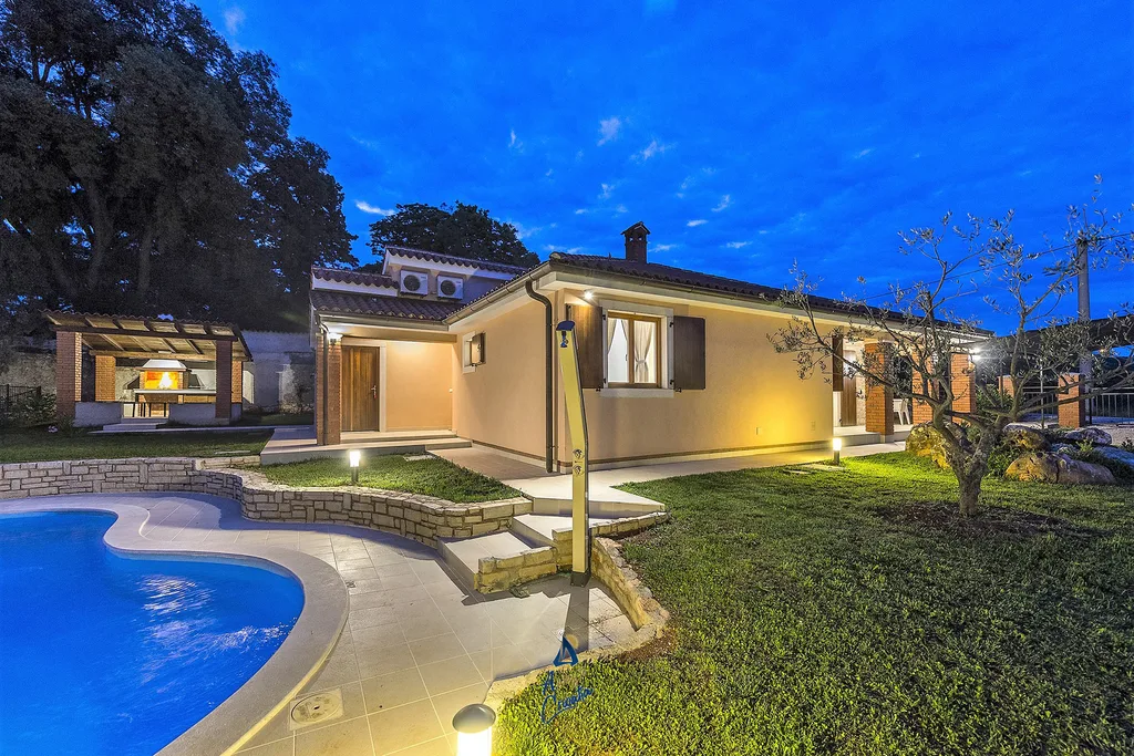 3-Bedroom Villa in Višnjan with Heated Private Pool