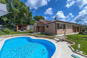 3-Bedroom Villa in Višnjan with Heated Private Pool