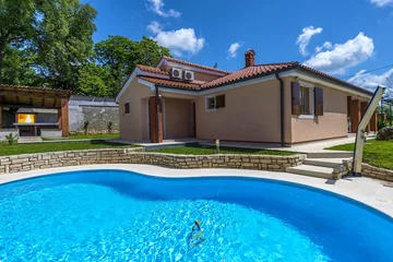 3-Bedroom Villa in Višnjan with Heated Private Pool